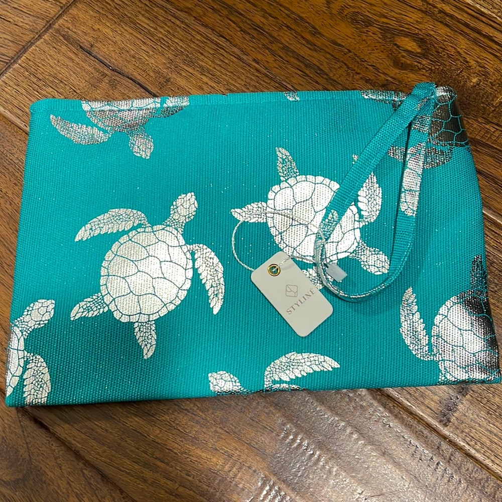Turquoise silver sea turtle wristlet